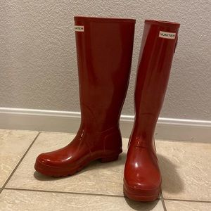 Tall fire engine red glossy Hunter Rain boots- EUC.